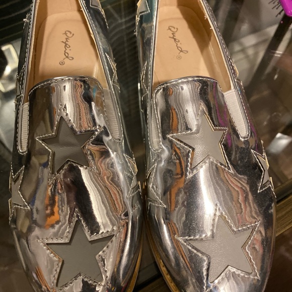 Silver sneaker - Picture 2 of 3